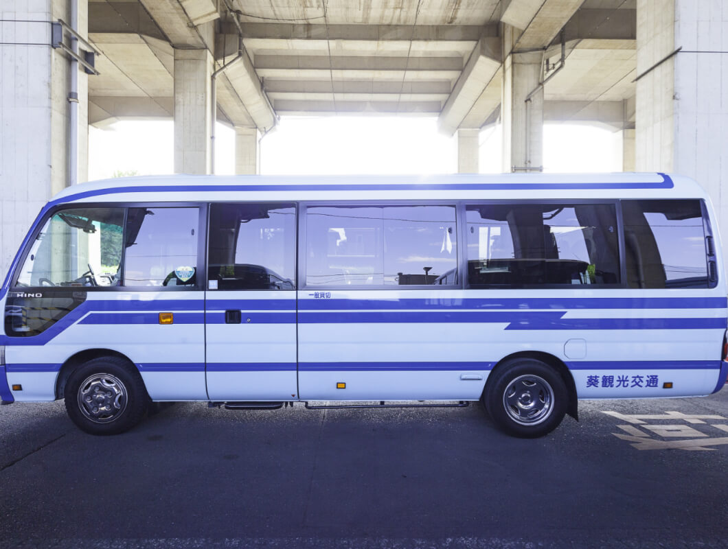 マイクロバス（⻘）