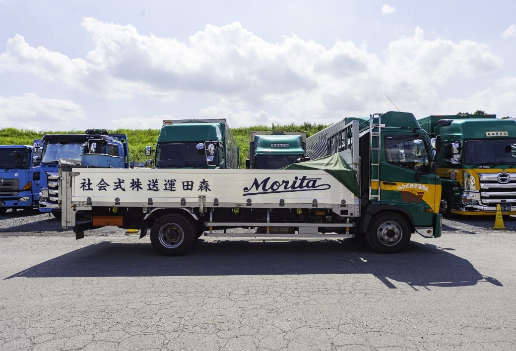 4トン平ボディ車