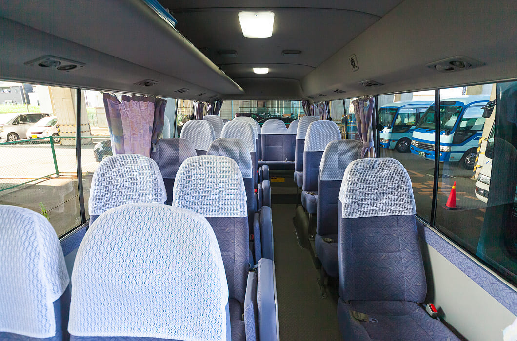 マイクロバス（⻘）