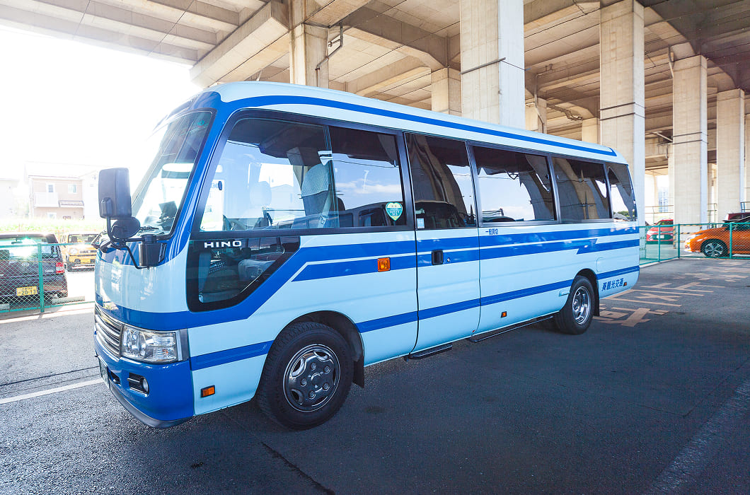 マイクロバス（⻘）