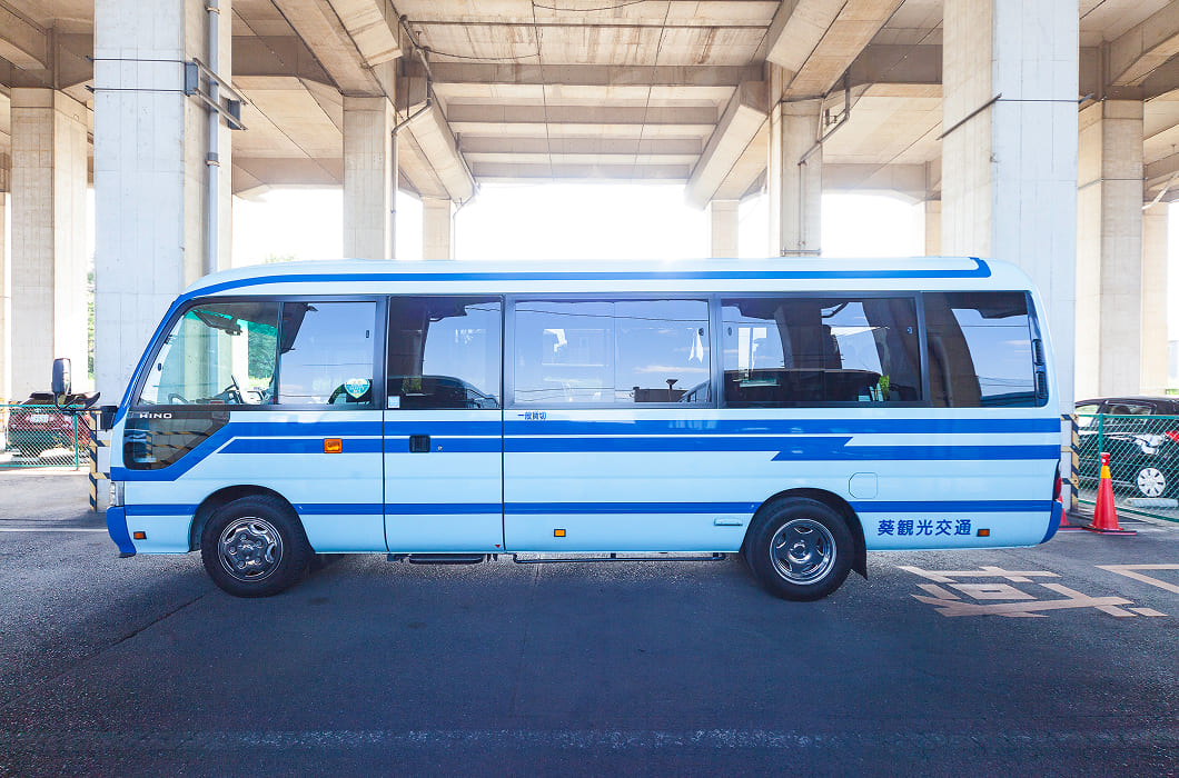 マイクロバス（⻘）